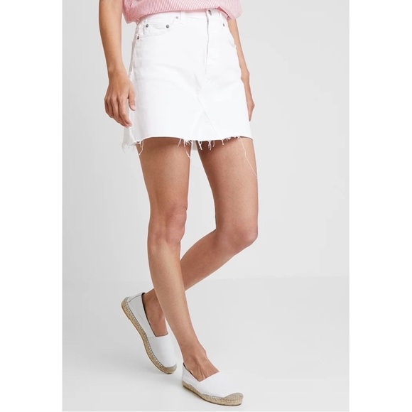 GAP Pants - GAP High Rise White Denim Raw Hem Mini Jean Skirt Size 29